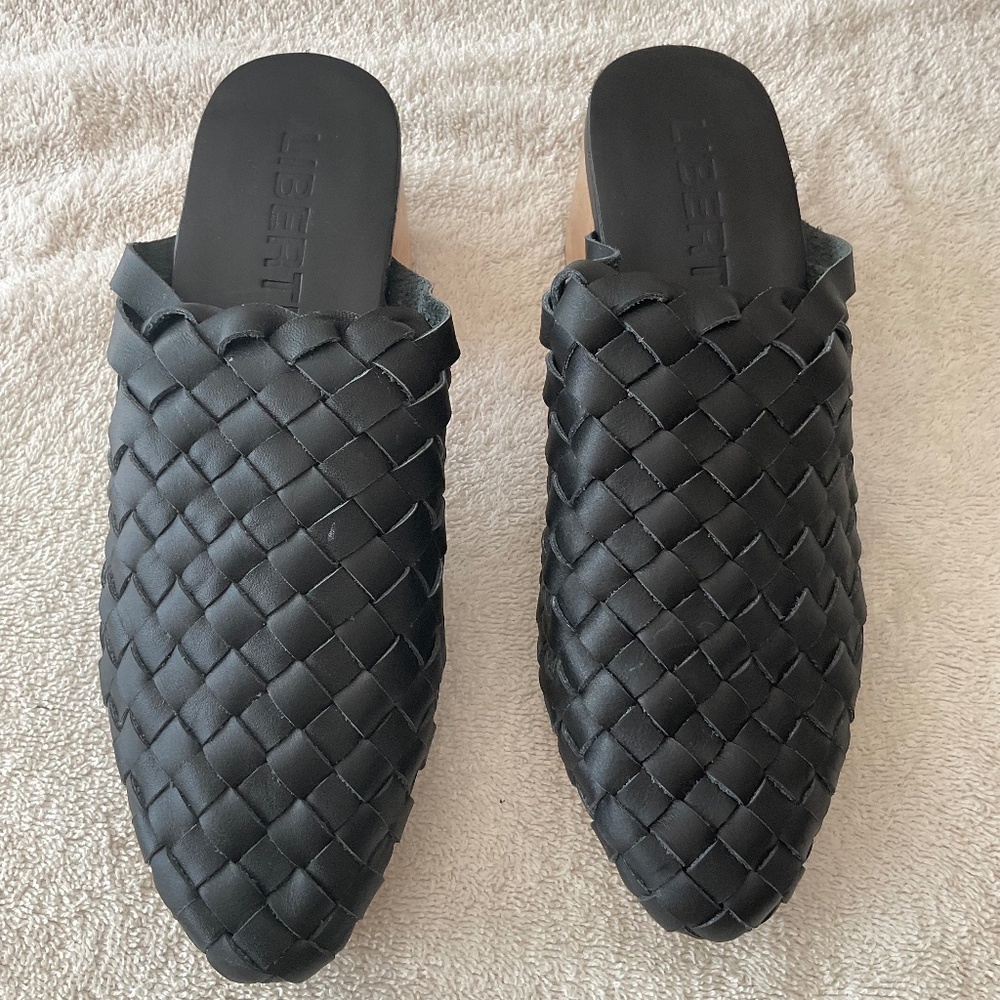 Liberte leather woven mules NWOT